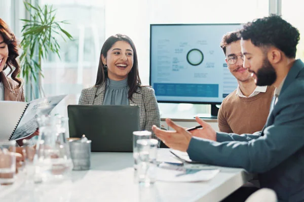 Reunión de trabajo con clientes y proveedores